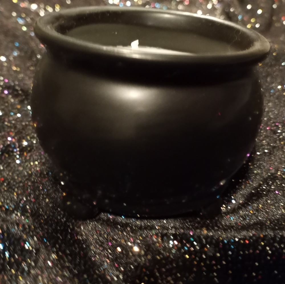 Cauldron candle